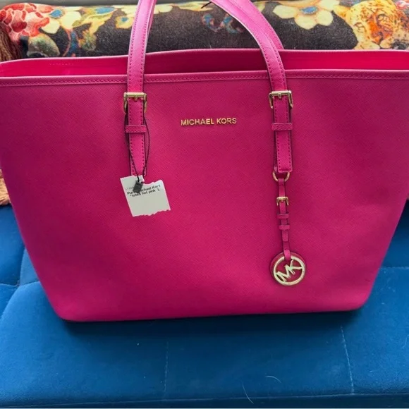 Michael Kors Hot Pink Saffiano Tote with Gold Hardware - Picture 4 of 8